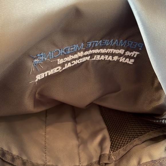 The North Face Connector Backpack - Brand new with Embroidery - Picture 5 of 8